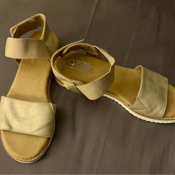 Bobs from Skechers Memory Foam Gold Sandals Size 11 Wide - Picture 3 of 10